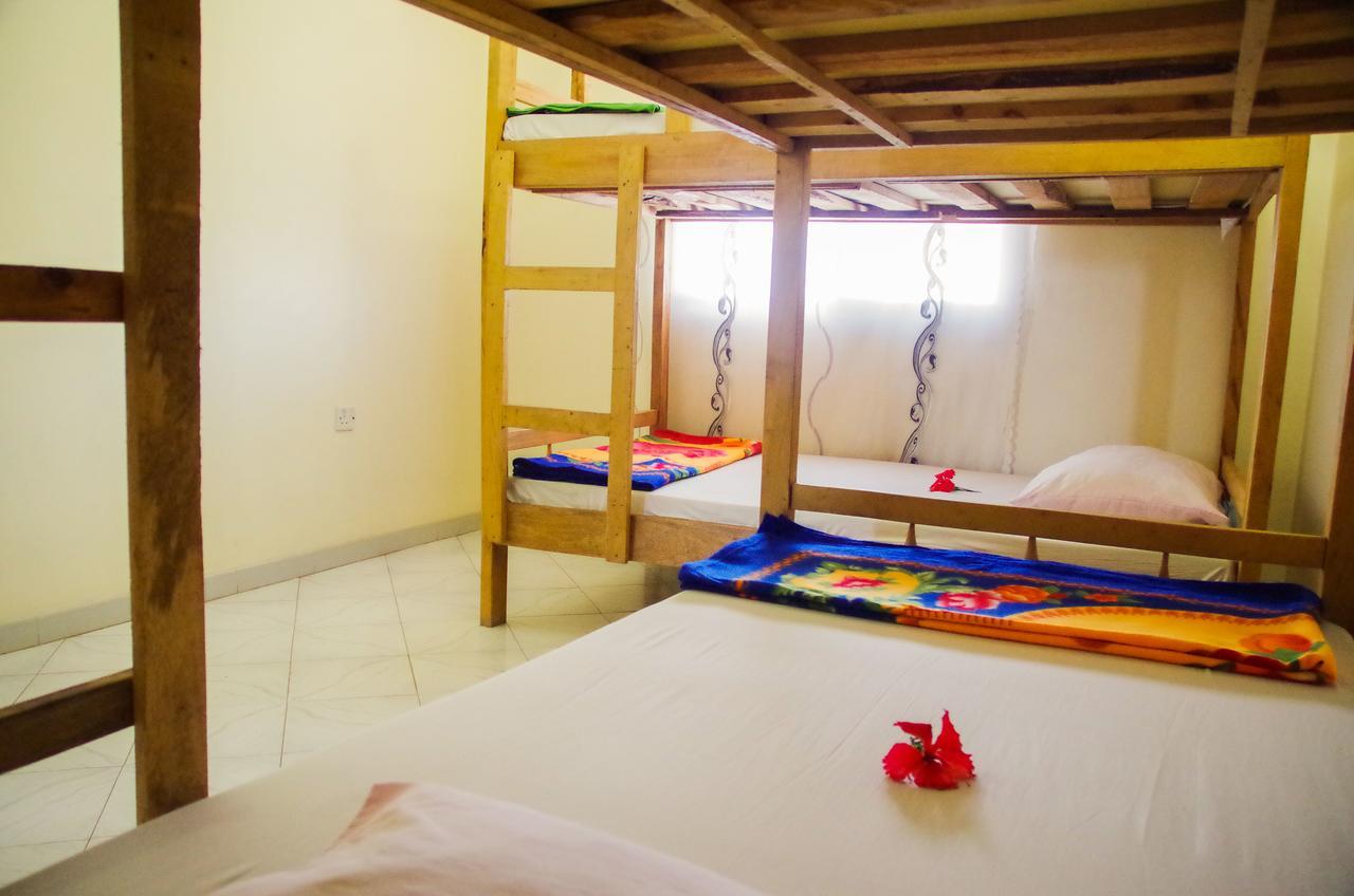 Wakawaka Hostel Arusha Buitenkant foto