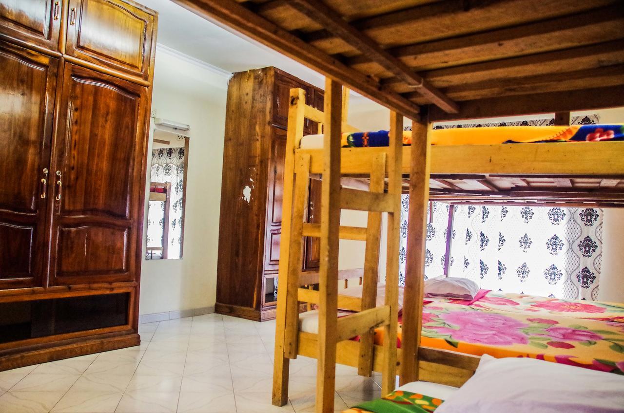 Wakawaka Hostel Arusha Buitenkant foto