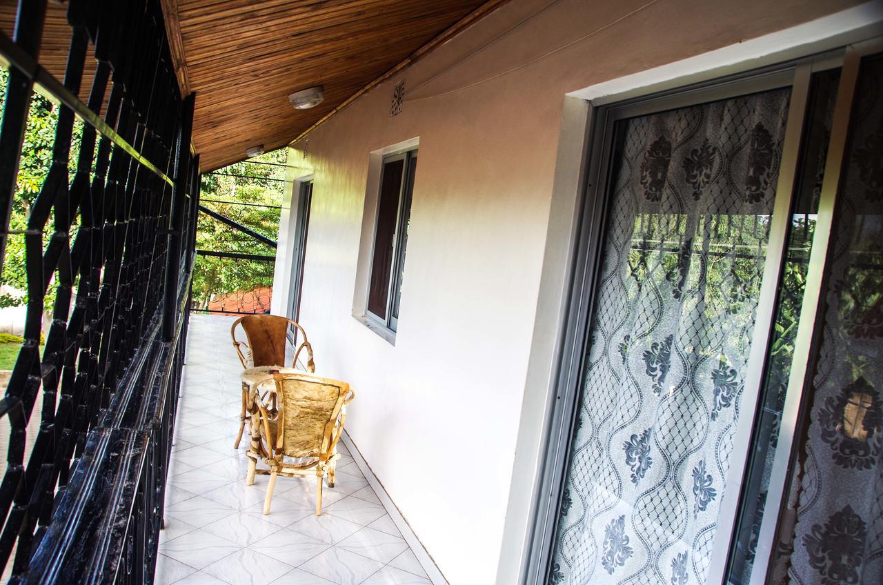 Wakawaka Hostel Arusha Buitenkant foto