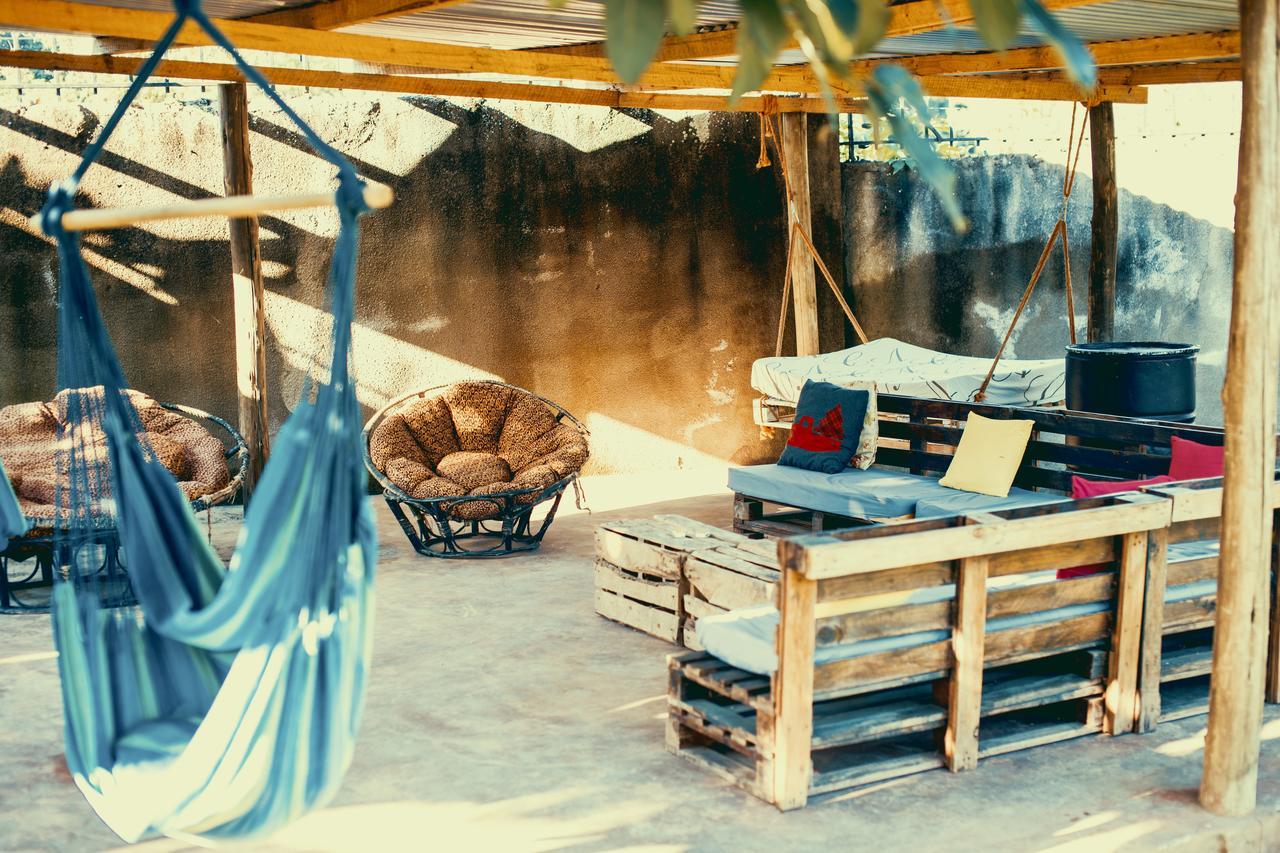 Wakawaka Hostel Arusha Buitenkant foto
