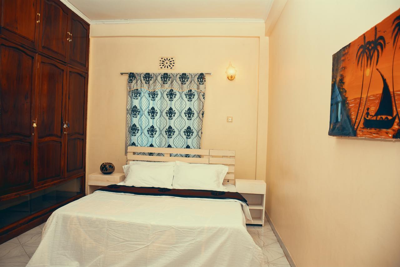 Wakawaka Hostel Arusha Buitenkant foto