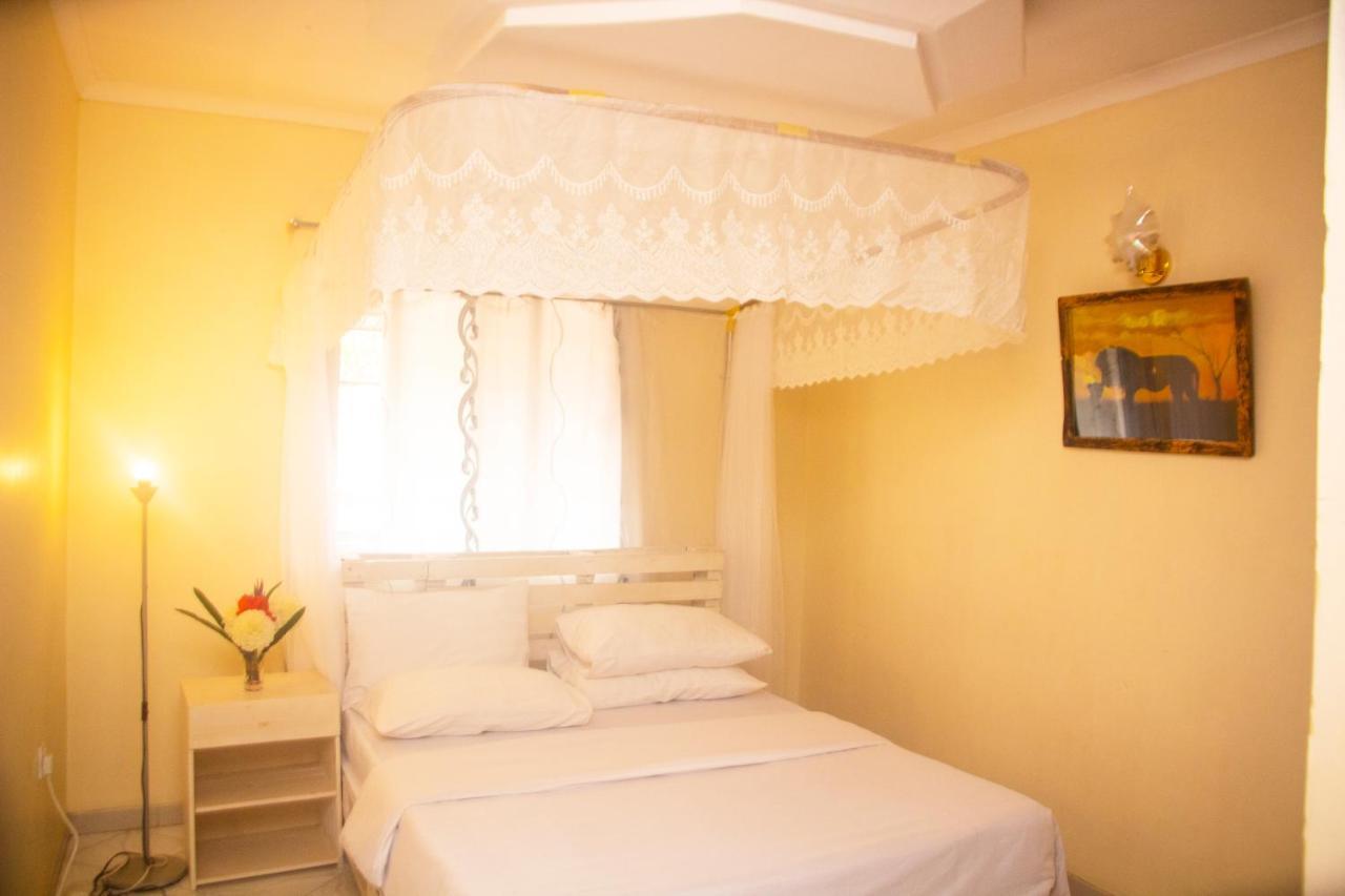 Wakawaka Hostel Arusha Buitenkant foto