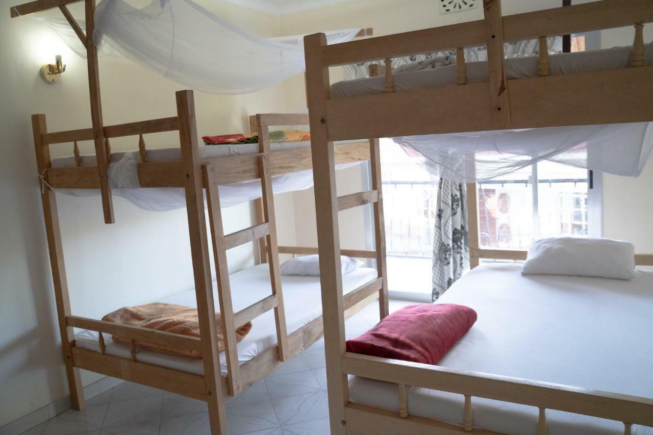 Wakawaka Hostel Arusha Buitenkant foto