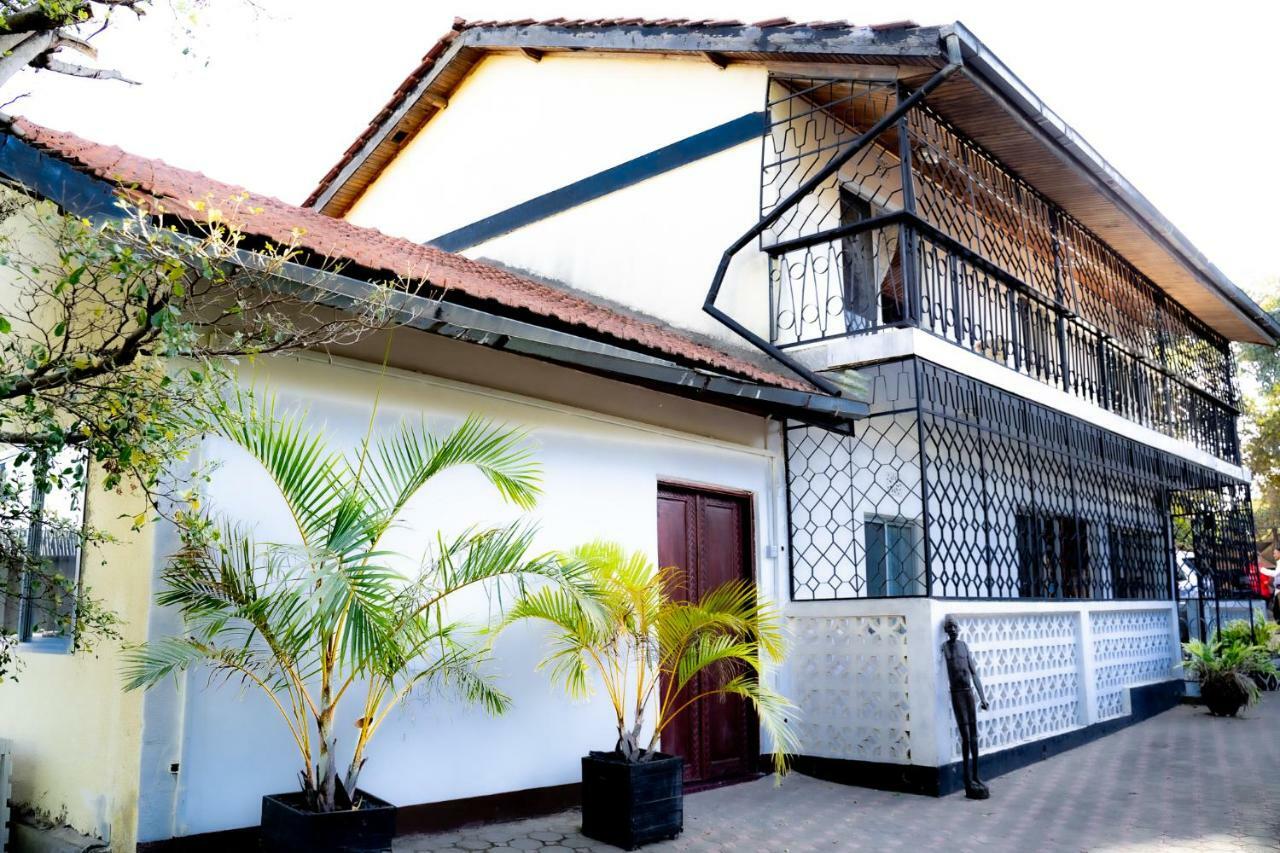 Wakawaka Hostel Arusha Buitenkant foto